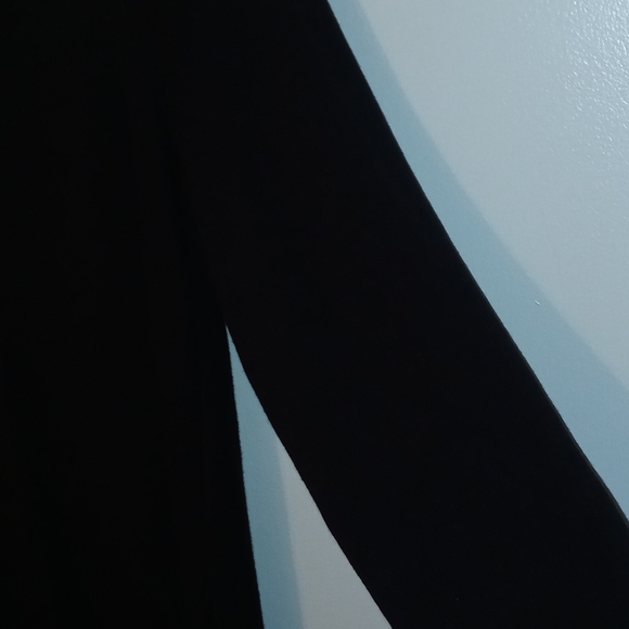 J.Jill Long Maxi Black dress Long Sleeves
80% Rayon 20% WOOL
Size Medium - Picture 4 of 9